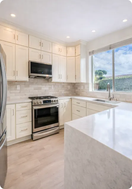 Manhattan Creme Shaker 1-1/4" Overlay Kitchen Cabinets
